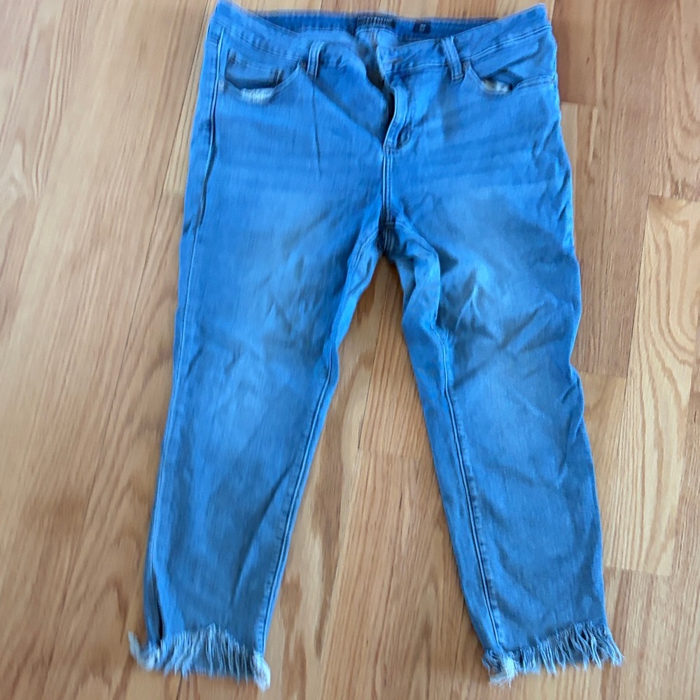 Lucky Brand Light Blue Cropped Frayed-Hem Jeans